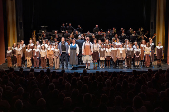 Die Jungen Stimmen als Kuchenkinder an der Weihnachtsgala 2025 («Hänsel und Gretel») Die Jungen Stimmen als Kuchenkinder an der Weihnachtsgala 2025 («Hänsel und Gretel»)